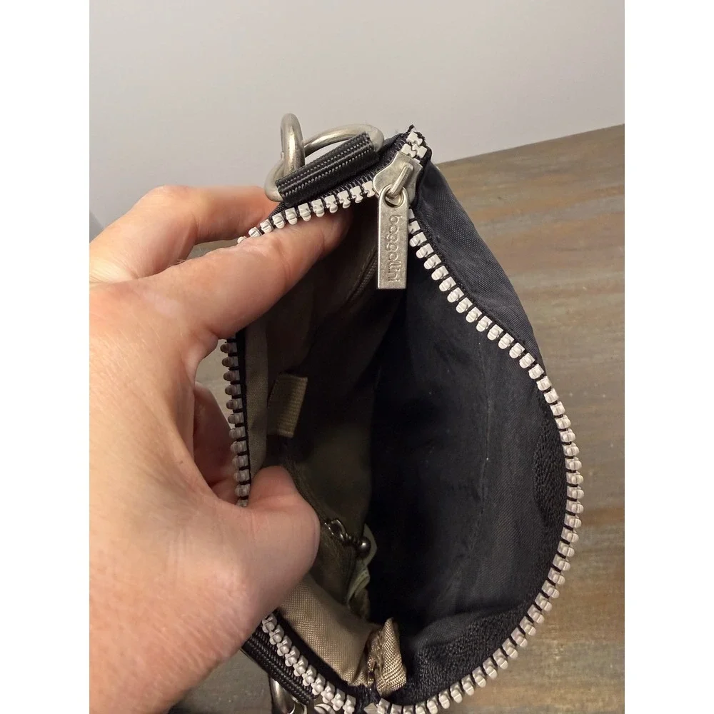 Baggallini‎ Triple Zip Crossbody Bag Black Nylon Travel Organizer